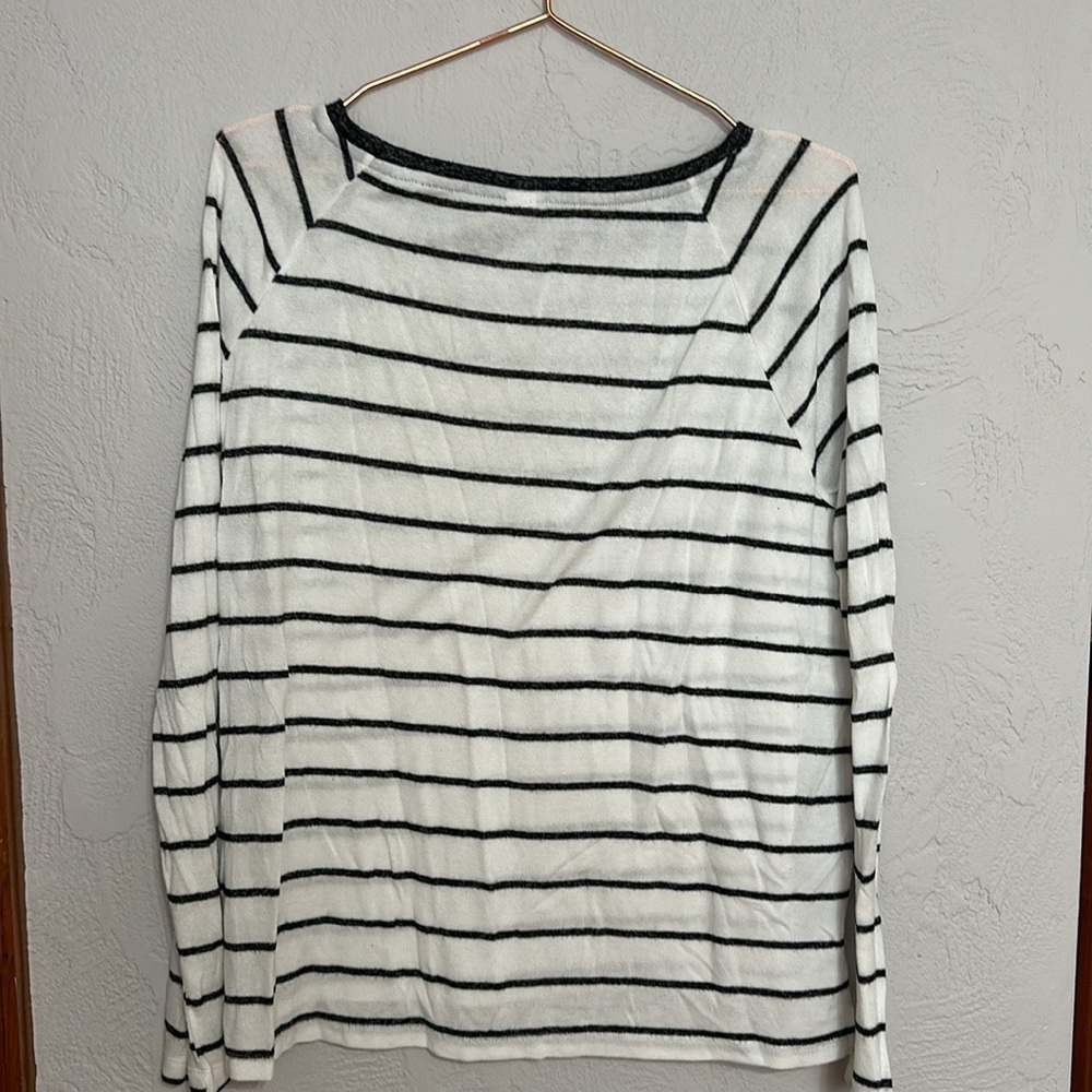 Old Navy women’s stripped long sleeve
